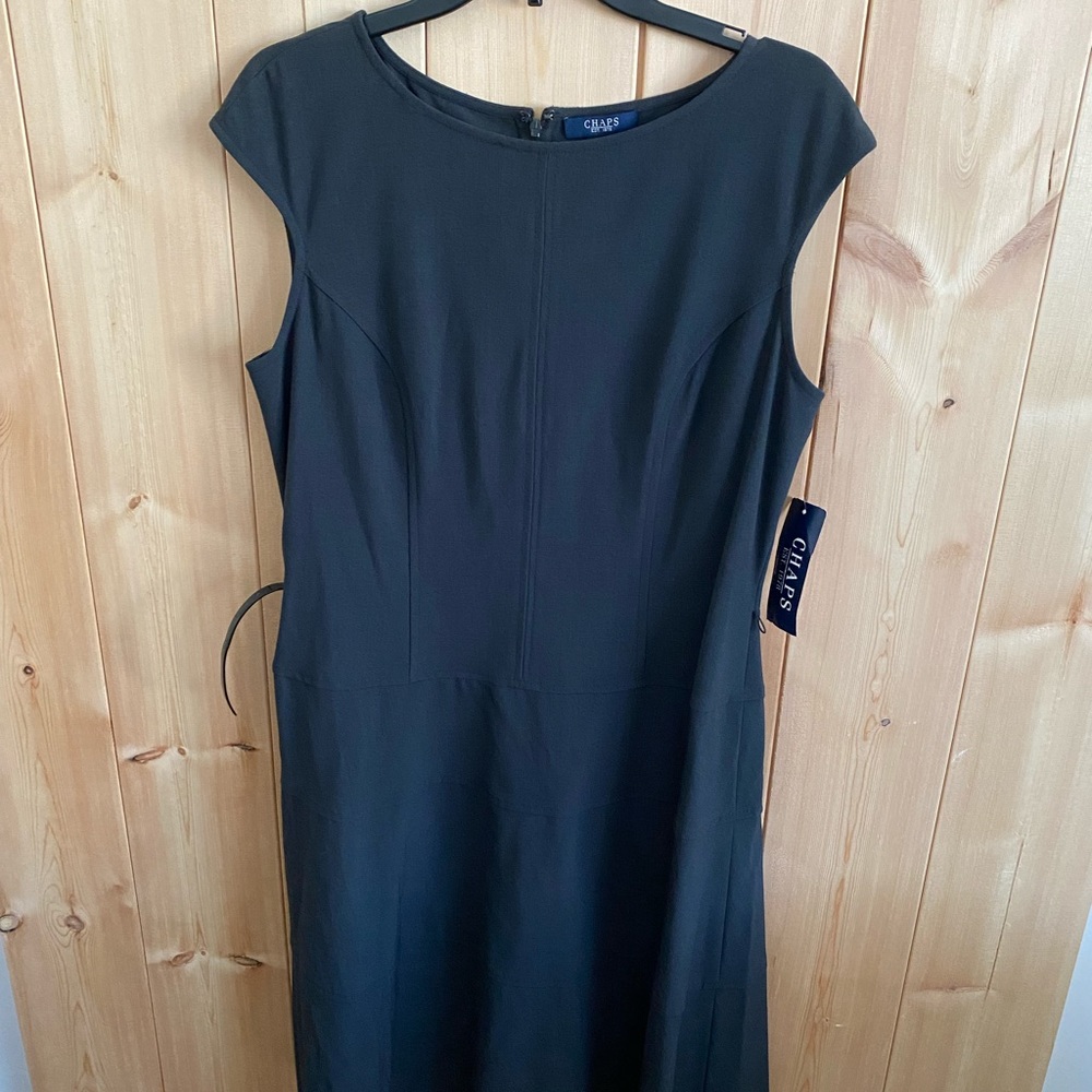 CHAPS sleeveless dress with belt